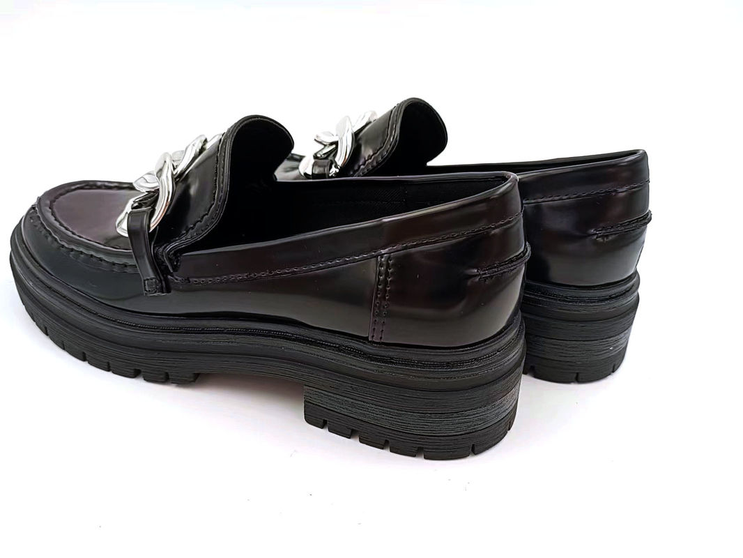 Customized Women Round Toe Loafers Flat Heel Type Dengan Bagian Atas Kulit