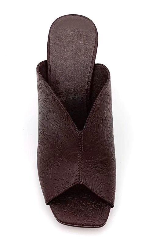 Vintage Floral Embossed PU Mule Dengan V-Shaped Top-Line & Sculptured Block Heel