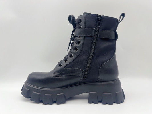 Lace Up Ladies Platform Shoes Hitam Putih Warna Untuk Casual Party Wear