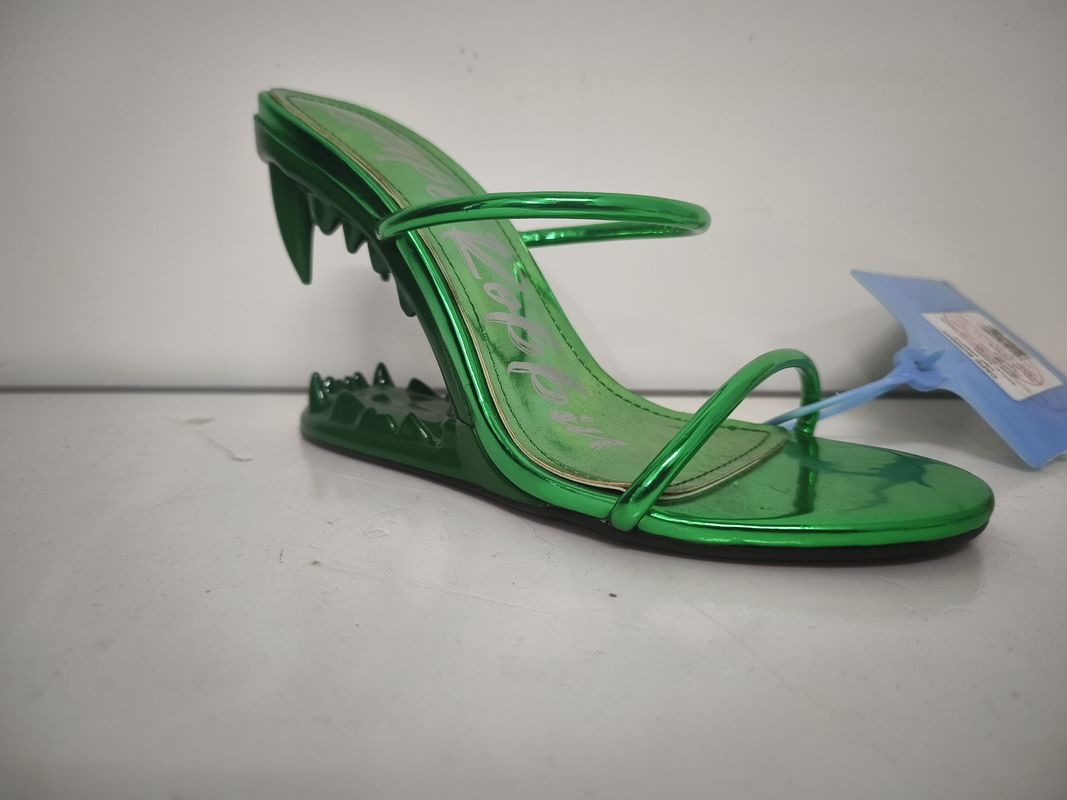 Slip On Type Penutupan Wanita Pump Heels Dengan Bahan Lining Kulit hijau