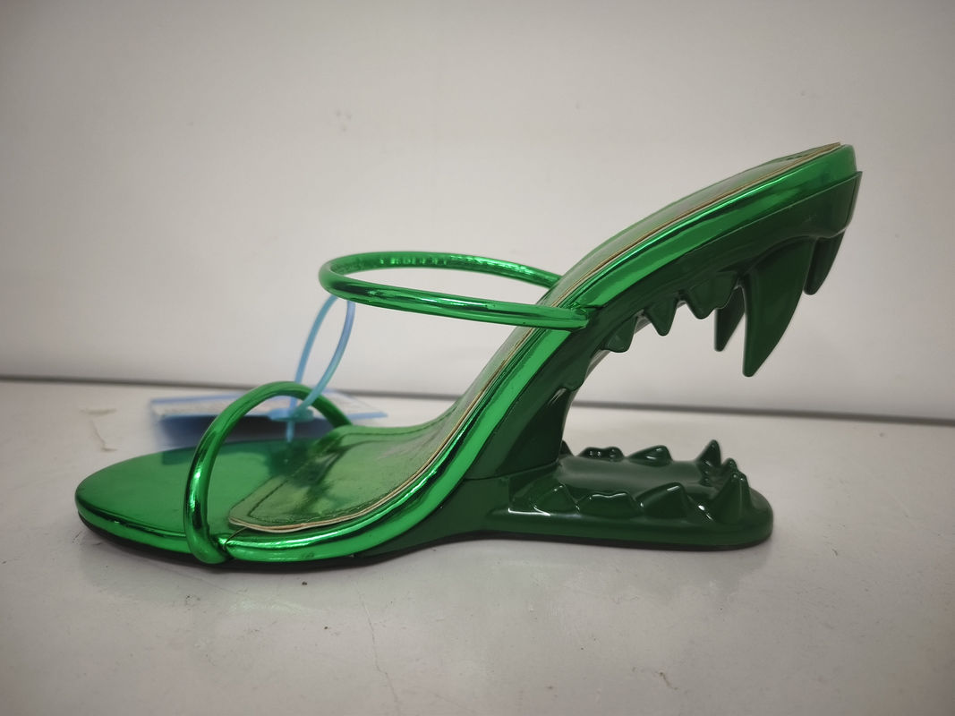 Slip On Type Penutupan Wanita Pump Heels Dengan Bahan Lining Kulit hijau